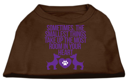 Camiseta para perros y gatos con serigrafía que dice: "A veces, las cosas más pequeñas ocupan el mayor espacio en tu corazón"