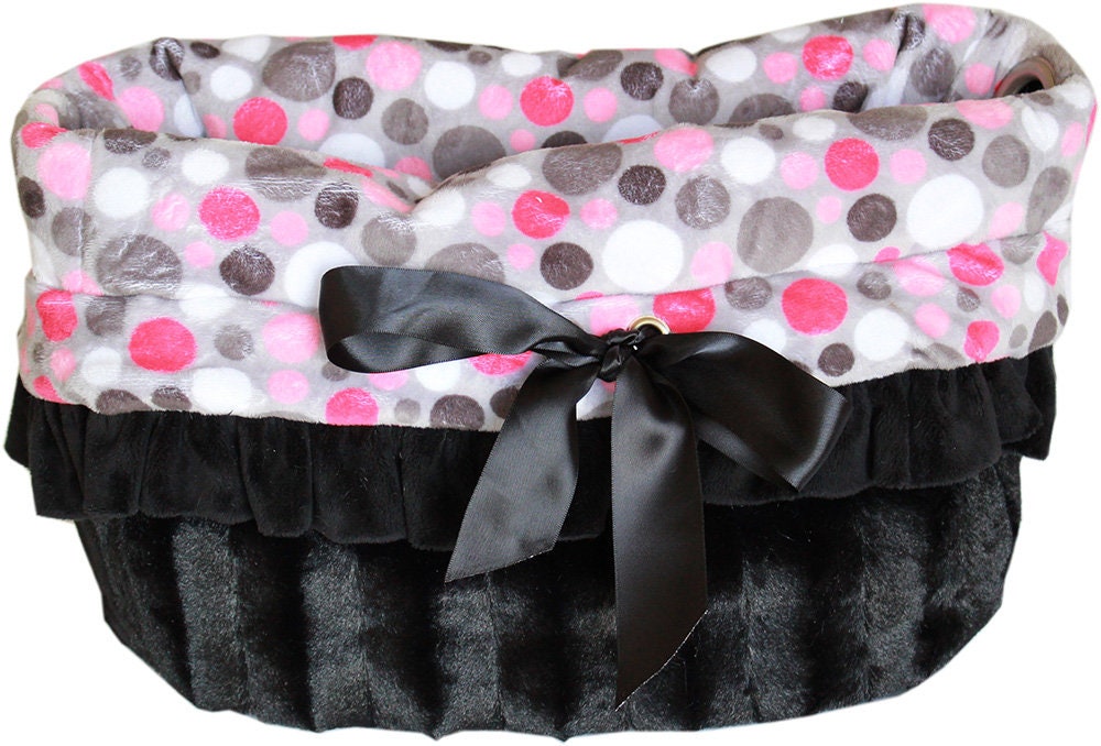 Cama, bolso y asiento de coche reversibles Snuggle Bugs para perros, cachorros y mascotas o gatos, todo en uno, "Party Dots Group" (¡Disponible en 3 opciones de patrón!)