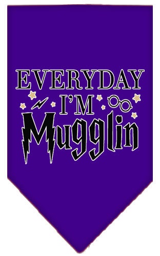 Bandana para mascotas y perros serigrafiada con la frase "Everyday I'm Mugglin"