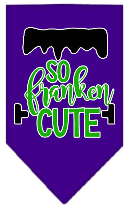 Bandana para perros y mascotas de Halloween serigrafiada con la frase "So Franken Cute"