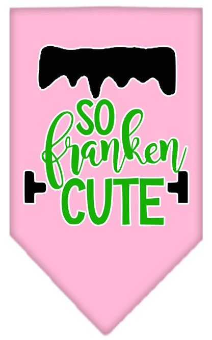 Bandana para perros y mascotas de Halloween serigrafiada con la frase "So Franken Cute"