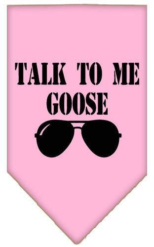 Bandana para mascotas y perros serigrafiada con la frase "Talk To Me Goose"