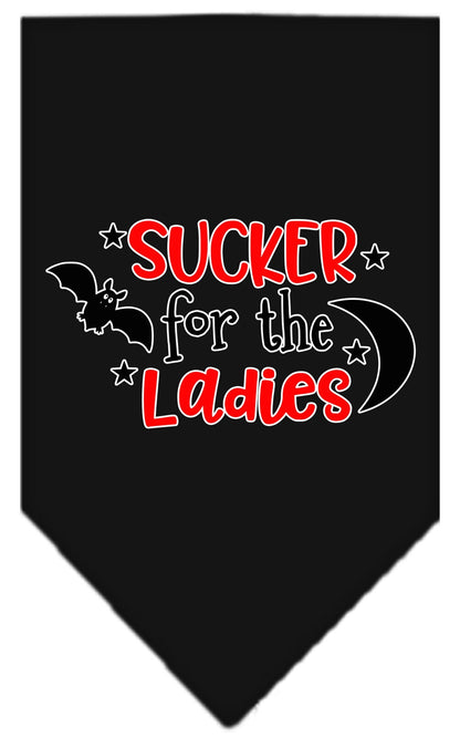 Bandana para perros y mascotas de Halloween serigrafiada con la frase "Sucker For The Ladies"