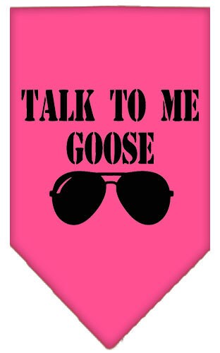 Bandana para mascotas y perros serigrafiada con la frase "Talk To Me Goose"