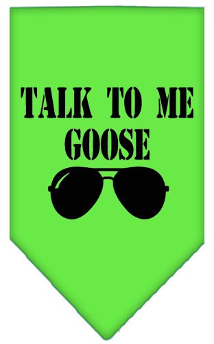 Bandana para mascotas y perros serigrafiada con la frase "Talk To Me Goose"