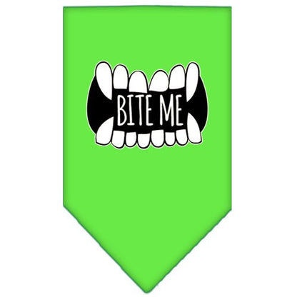 Bandana para mascotas y perros serigrafiada con la frase "Bite Me"