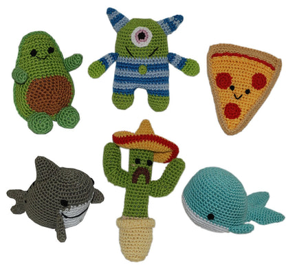 Juguetes para perros y mascotas de algodón orgánico Knit Knacks (elige entre: pizza, aguacate, monstruo, tiburón, ballena o cactus)