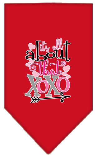 Bandana para mascotas y perros serigrafiada con la frase "It's All About That XOXO"