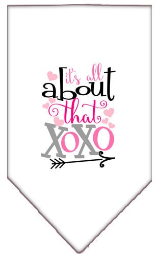 Bandana para mascotas y perros serigrafiada con la frase "It's All About That XOXO"