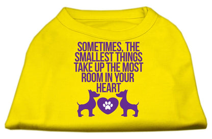 Camiseta para perros y gatos con serigrafía que dice: "A veces, las cosas más pequeñas ocupan el mayor espacio en tu corazón"