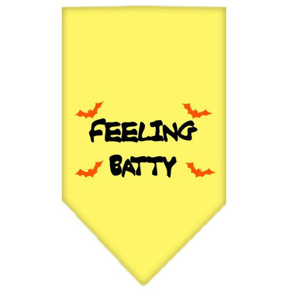 Bandana para perros y mascotas de Halloween serigrafiada con la frase "Feeling Batty"