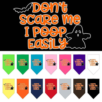 Bandana para perros y mascotas de Halloween serigrafiada con la frase "No me asustes, hago caca con facilidad"