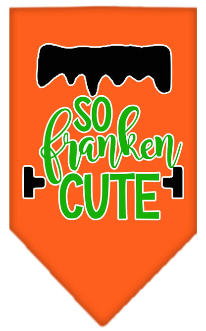 Bandana para perros y mascotas de Halloween serigrafiada con la frase "So Franken Cute"