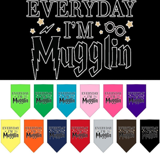 Bandana para mascotas y perros serigrafiada con la frase "Everyday I'm Mugglin"