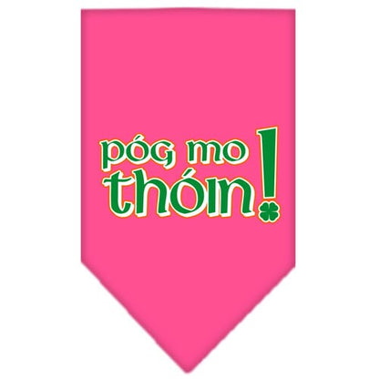 Bandana para mascotas y perros serigrafiada con la frase "Pog Mo Thoin"