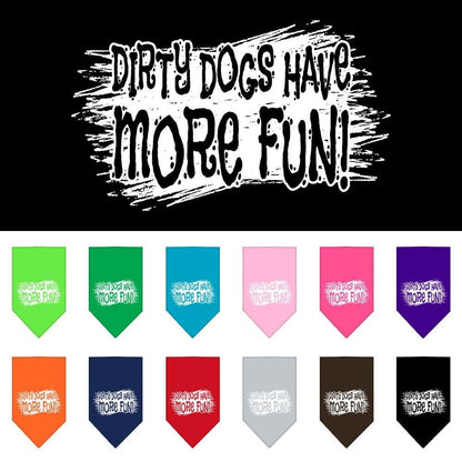 Bandana para mascotas y perros serigrafiada con la frase "Los perros sucios se divierten más"