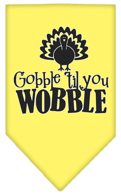 Bandana para mascotas y perros serigrafiada con la frase "Gobble Til You Wobble"