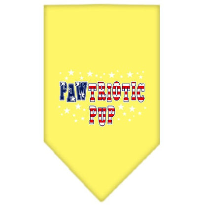 Bandana para mascotas y perros serigrafiada con la frase "Pawtriotic Pup"