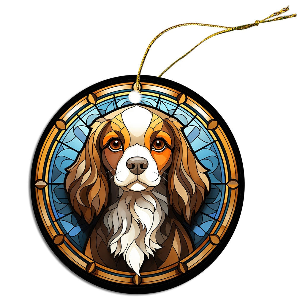 Adorno navideño de vidrieras con la raza de perro "Cavalier King Charles Spaniel"