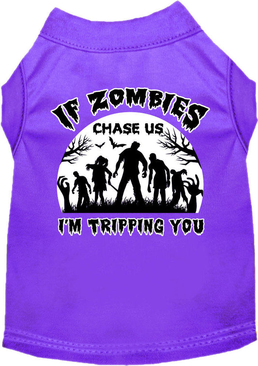 Camiseta de Halloween para perros y gatos con serigrafía que dice "Si los zombis nos persiguen, te voy a hacer tropezar"