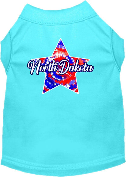 Camiseta serigrafiada para perros y gatos, para mascotas pequeñas y medianas (tallas XS a XL), "North Dakota Patriotic Tie Dye"