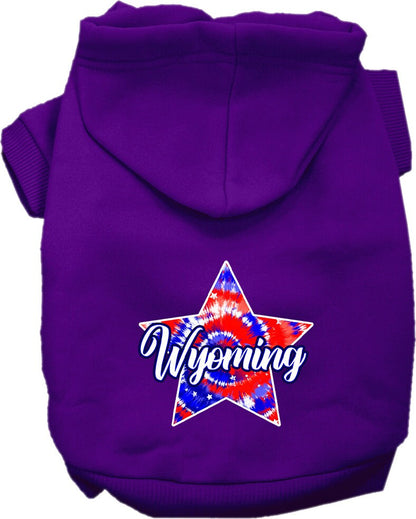 Sudadera con capucha serigrafiada para perros y gatos, para mascotas pequeñas y medianas (tallas XS a XL), "Wyoming Patriotic Tie Dye"