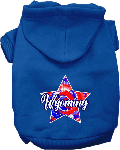 Sudadera con capucha serigrafiada para perros y gatos, para mascotas pequeñas y medianas (tallas XS a XL), "Wyoming Patriotic Tie Dye"