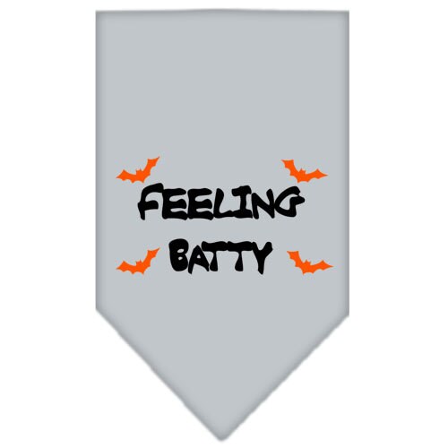 Bandana para perros y mascotas de Halloween serigrafiada con la frase "Feeling Batty"