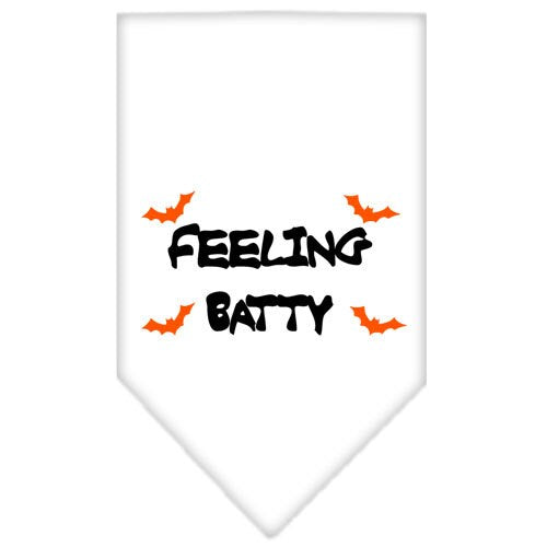 Bandana para perros y mascotas de Halloween serigrafiada con la frase "Feeling Batty"