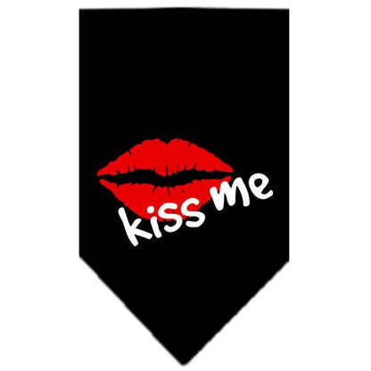 Bandana para mascotas y perros serigrafiada con la frase "Kiss Me"