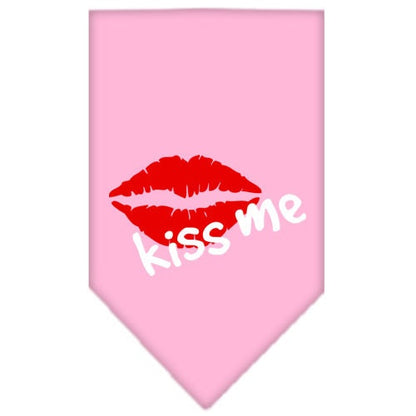 Bandana para mascotas y perros serigrafiada con la frase "Kiss Me"